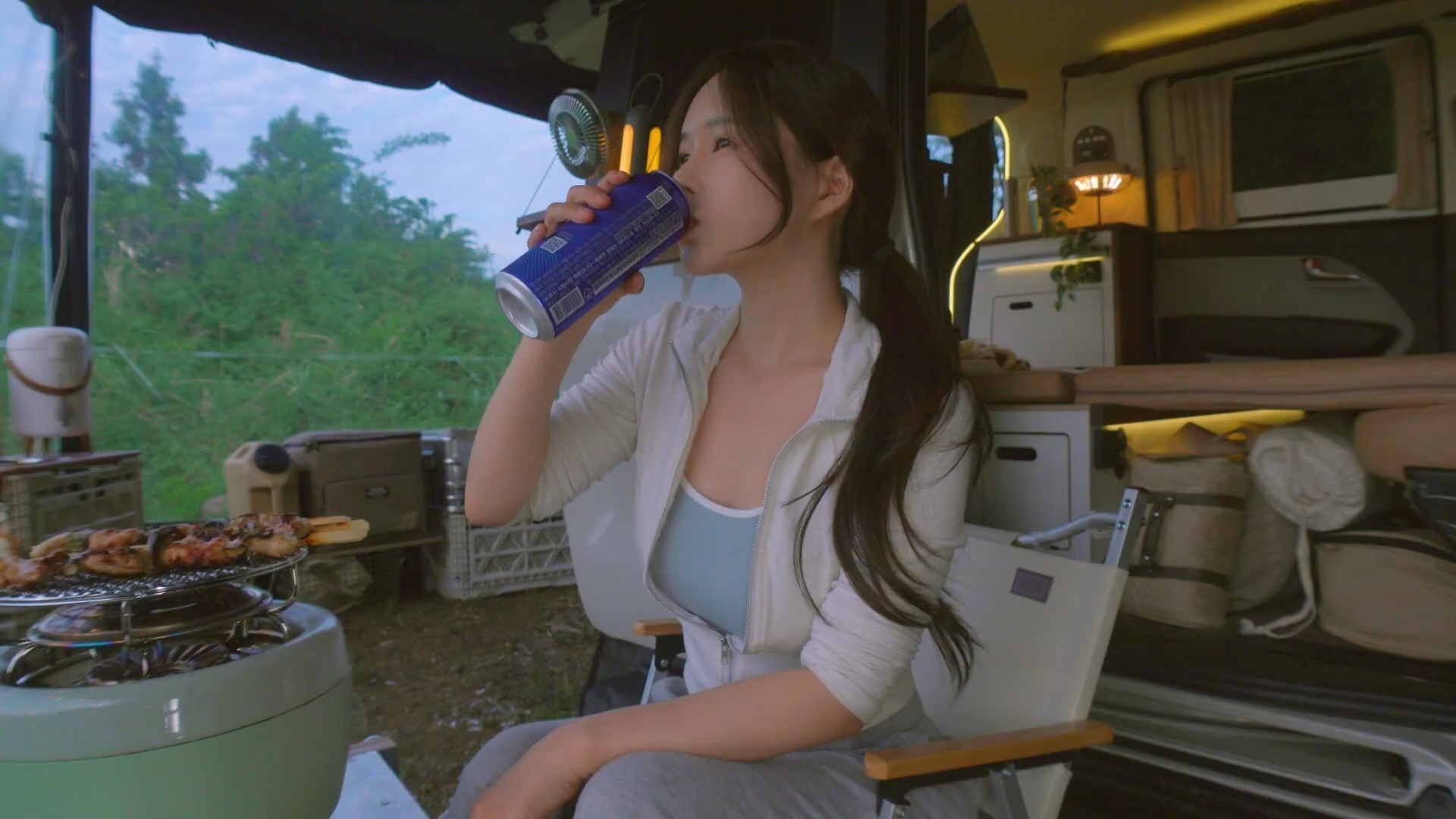 对爱泼斯坦案改口后，特朗普陷入多重“围攻” | 国际识局